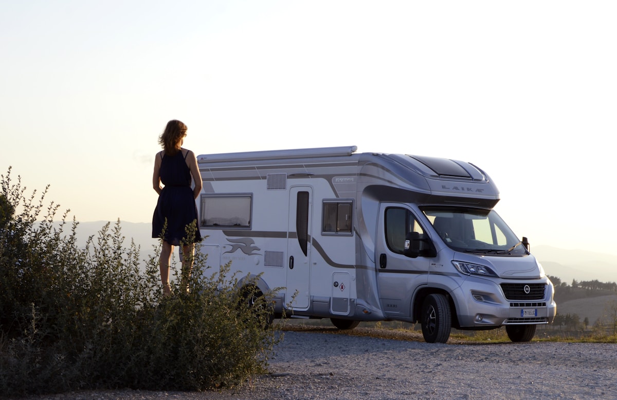 Emplacement pour camping-car avec aire de service